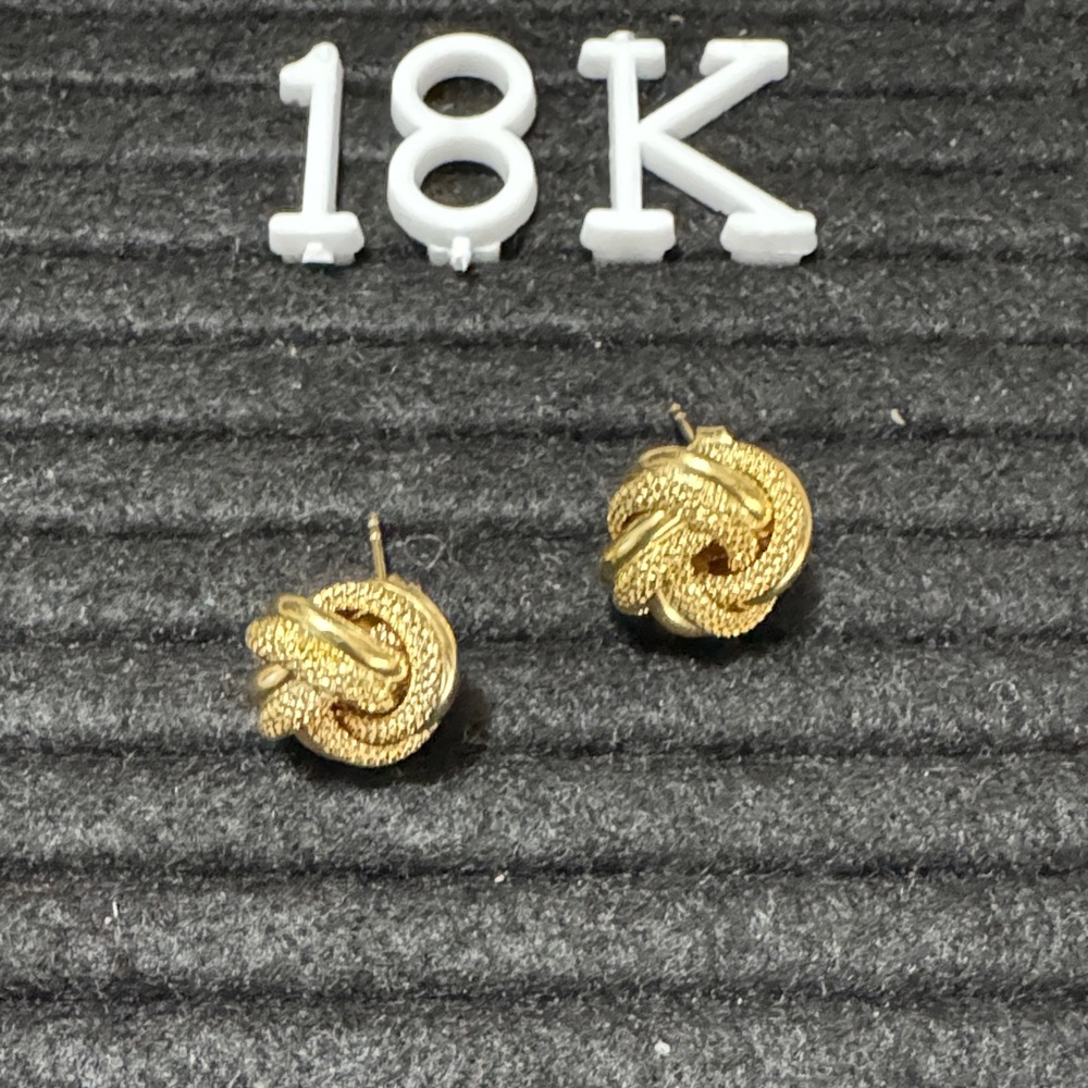 18K Saudi Gold Knot Earrings